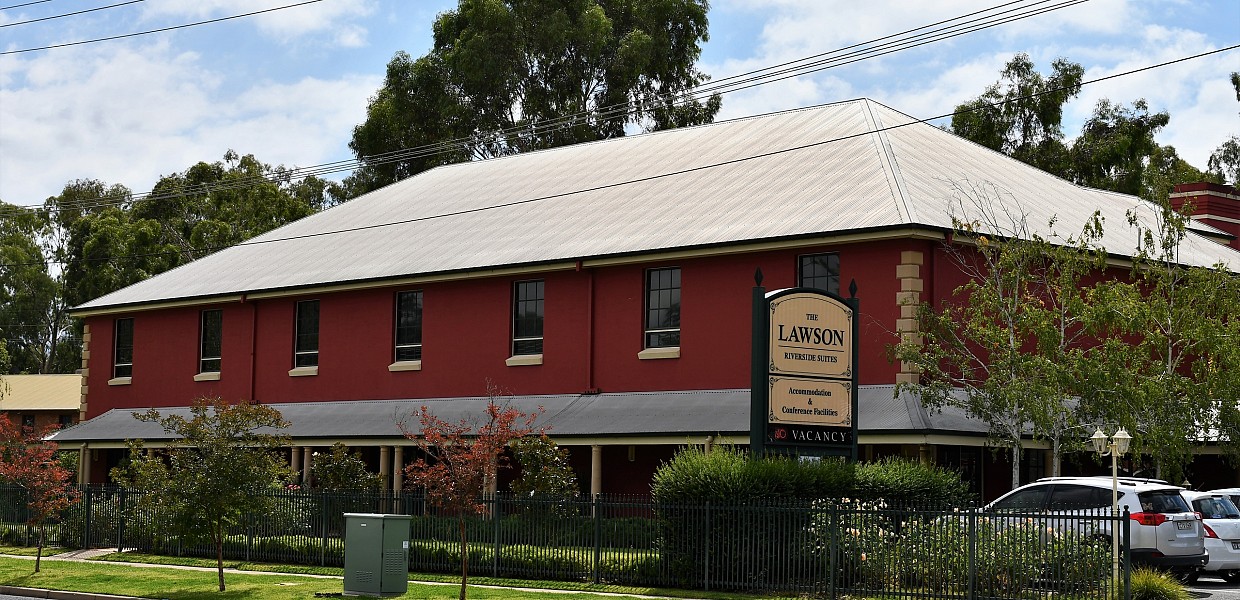 Wagga Wagga motel change hands after three decades